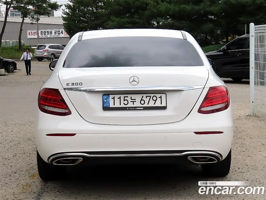 Mercedes-Benz E-Class 2017 2.0 автомат (гидро), фото 4