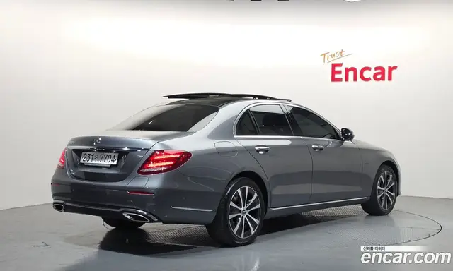 Mercedes-Benz E-Class 2019 2.0 автомат (гидро), миниатюра 2