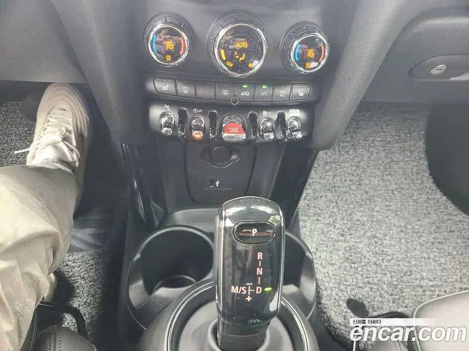 Mini Cooper Convertible 2024 1.5 автомат (гидро), фото 19