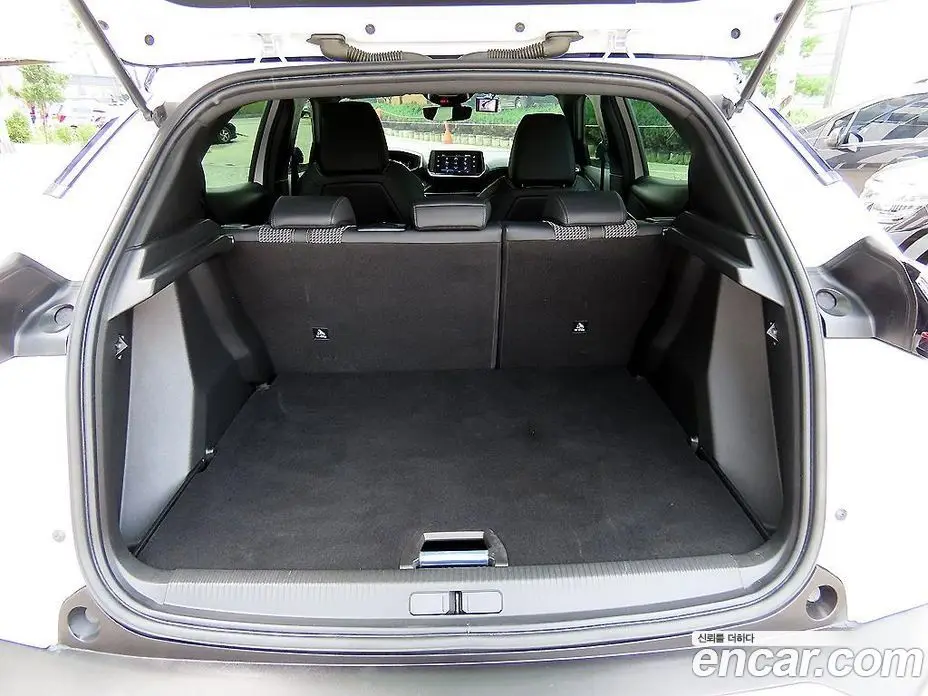 Peugeot 2008 2023 1.6 автомат (гидро), фото 17