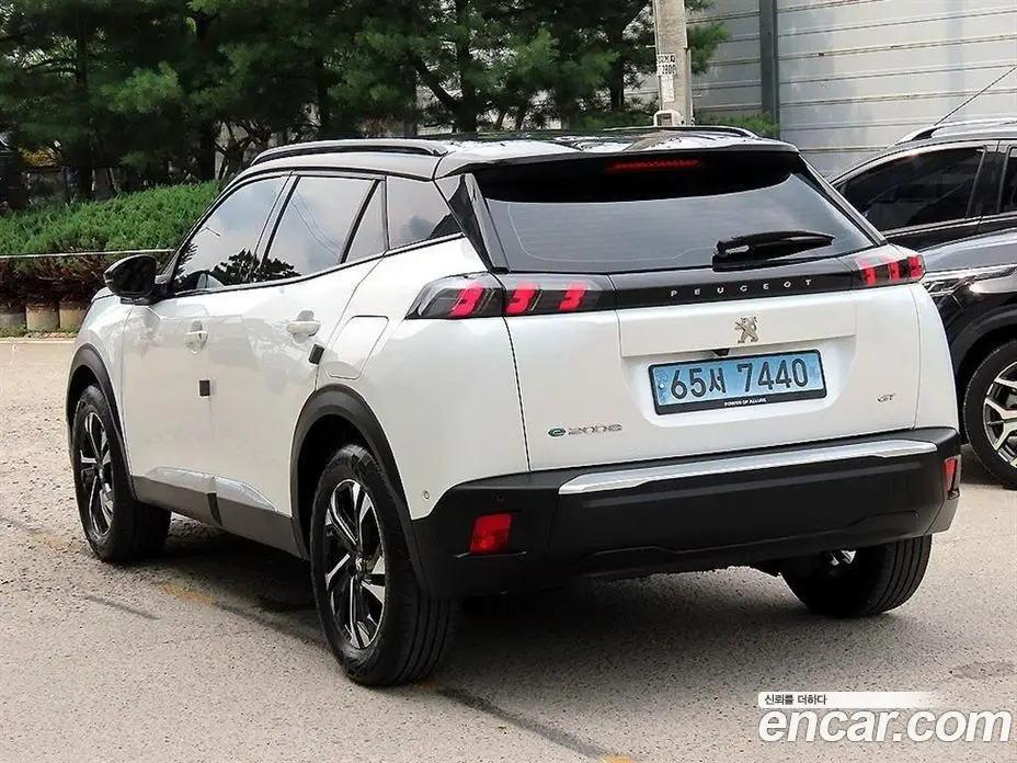 Peugeot 2008 2023 1.6 автомат (гидро), фото 3