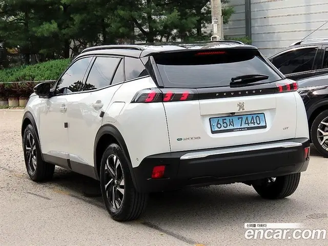 Peugeot 2008 2023 1.6 автомат (гидро), миниатюра 3