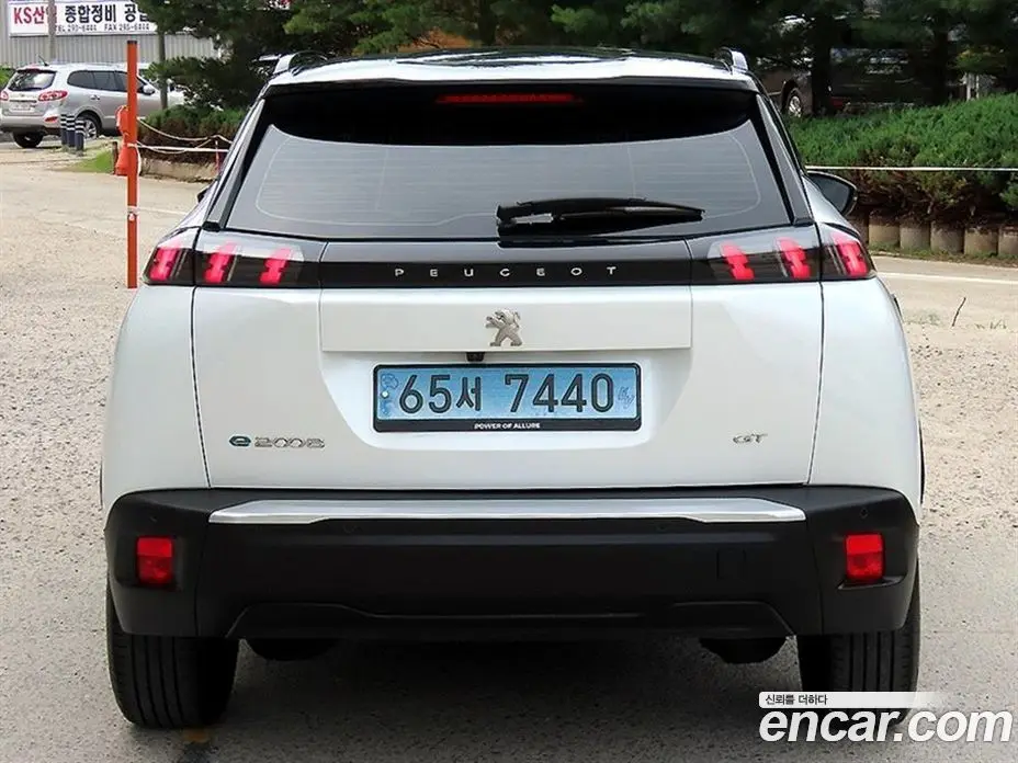 Peugeot 2008 2023 1.6 автомат (гидро), фото 4