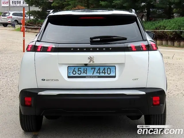 Peugeot 2008 2023 1.6 автомат (гидро), миниатюра 4