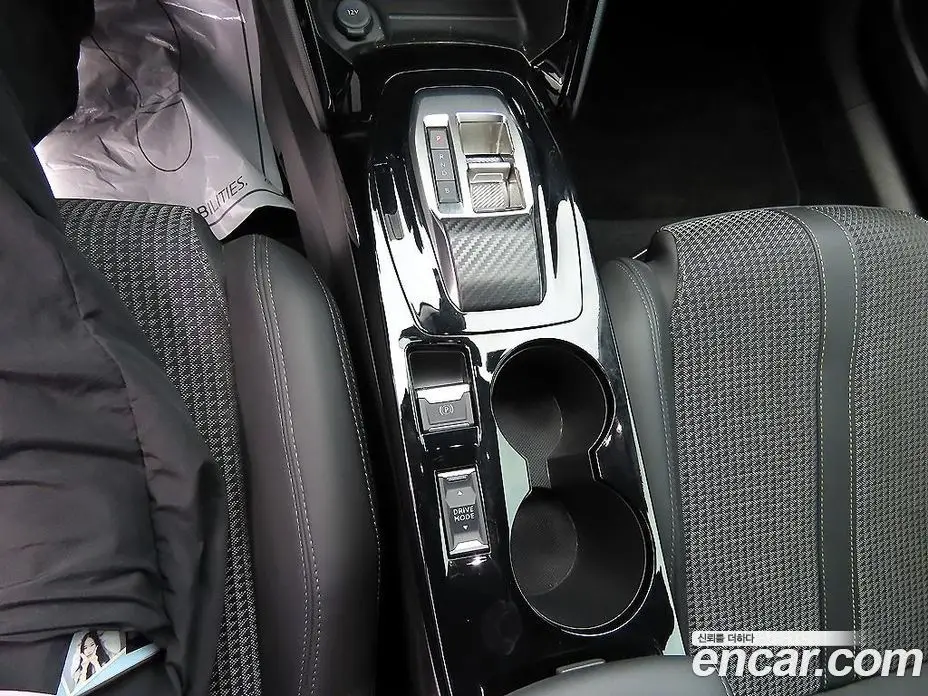 Peugeot 2008 2023 1.6 автомат (гидро), фото 10