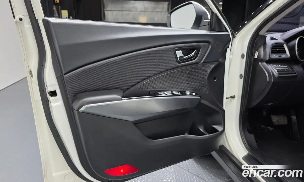 SsangYong TIBOLI 2018 1.6 автомат (гидро), фото 13