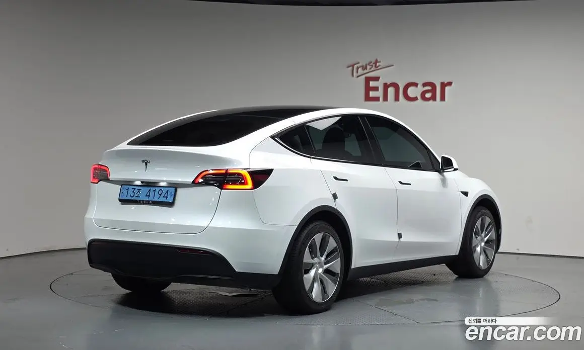 Tesla Model Y 2023 0.2 автомат (гидро), фото 1 Tesla Model Y 2023 0.2 автомат (гидро), фото 1