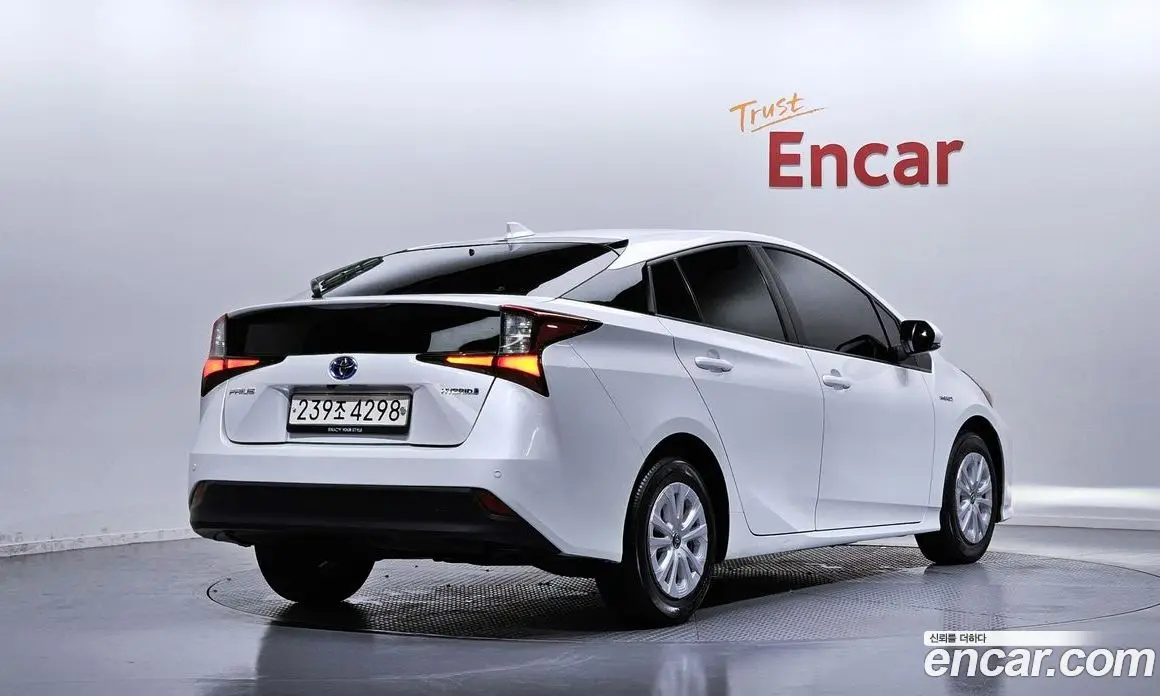 Toyota Prius 2022 1.8 автомат (гидро), фото 2 Toyota Prius 2022 1.8 автомат (гидро), фото 2