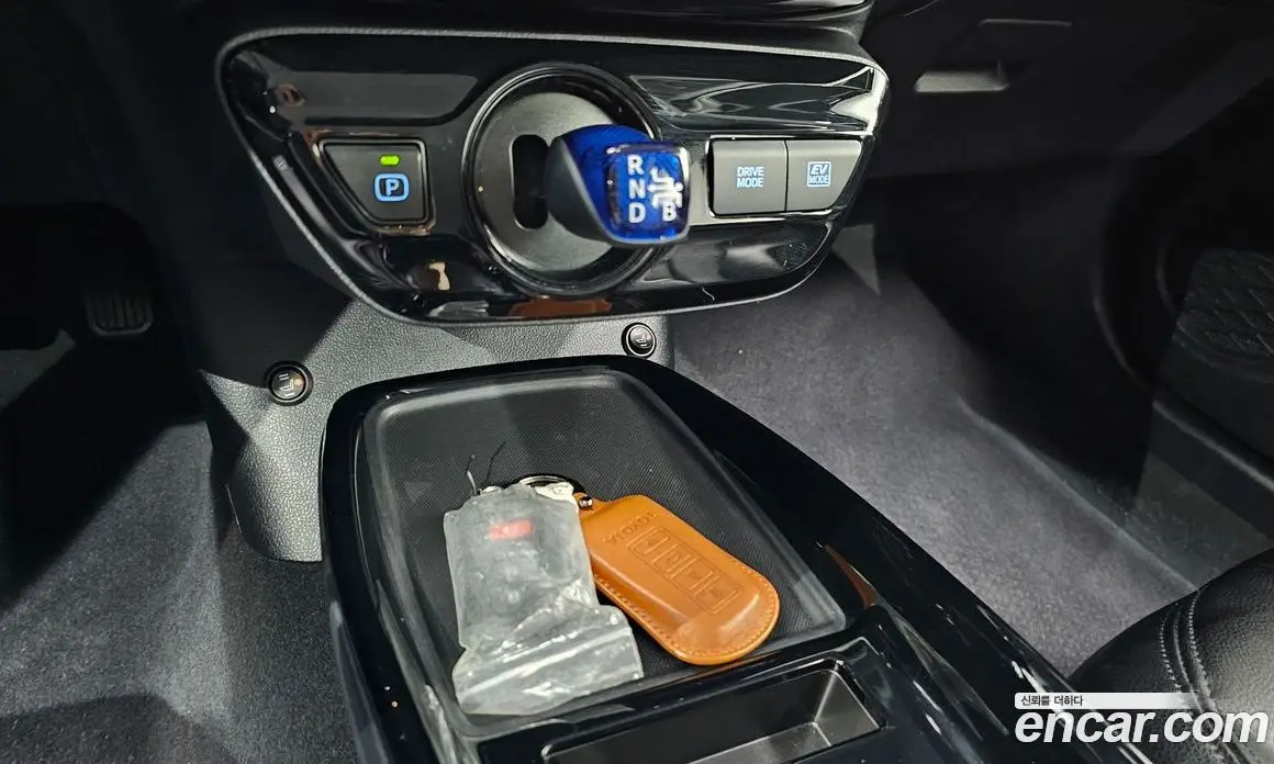 Toyota Prius 2022 1.8 автомат (гидро), фото 12 Toyota Prius 2022 1.8 автомат (гидро), фото 12