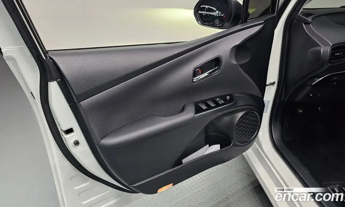 Toyota Prius 2022 1.8 автомат (гидро), фото 14 Toyota Prius 2022 1.8 автомат (гидро), фото 14