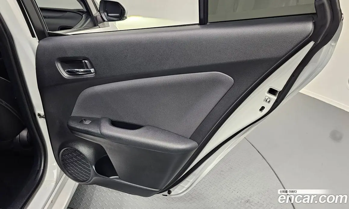Toyota Prius 2022 1.8 автомат (гидро), фото 15 Toyota Prius 2022 1.8 автомат (гидро), фото 15