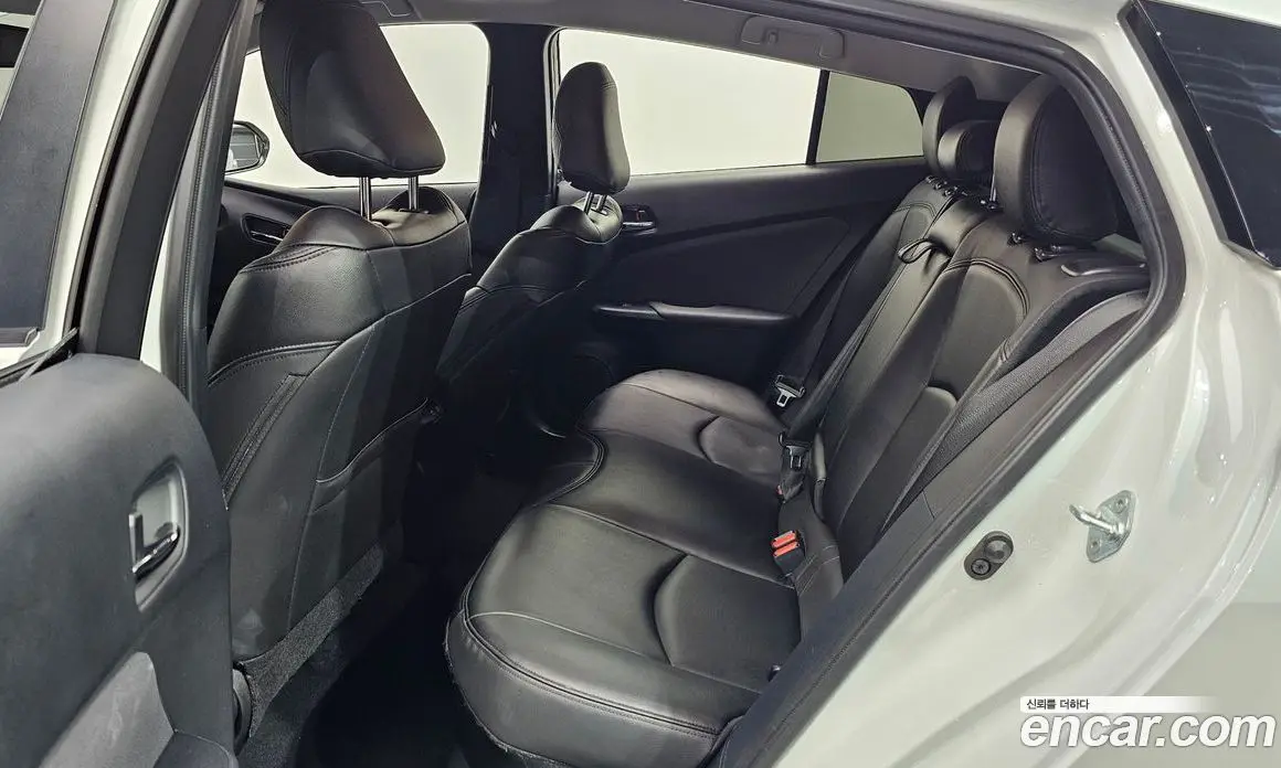 Toyota Prius 2022 1.8 автомат (гидро), фото 17 Toyota Prius 2022 1.8 автомат (гидро), фото 17