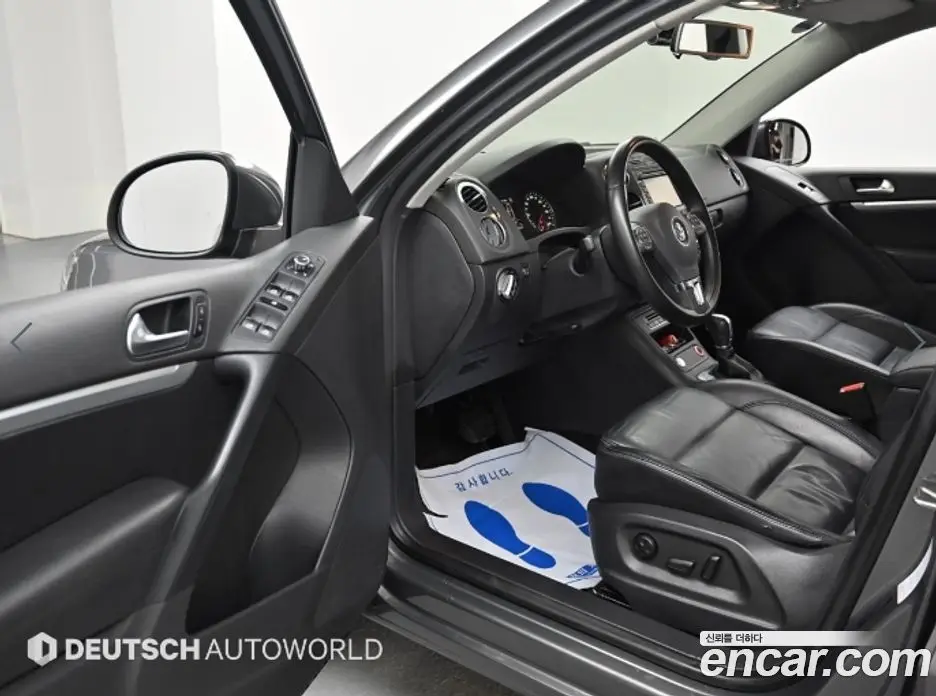 Volkswagen Tiguan 2012 2.0 автомат (гидро), фото 11
