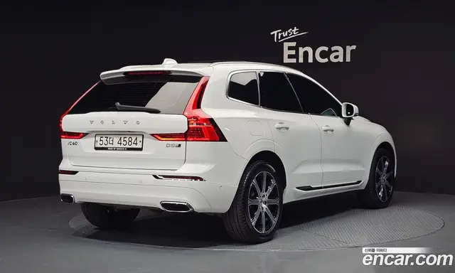 Volvo XC60 2018 2.0 автомат (гидро), миниатюра 2