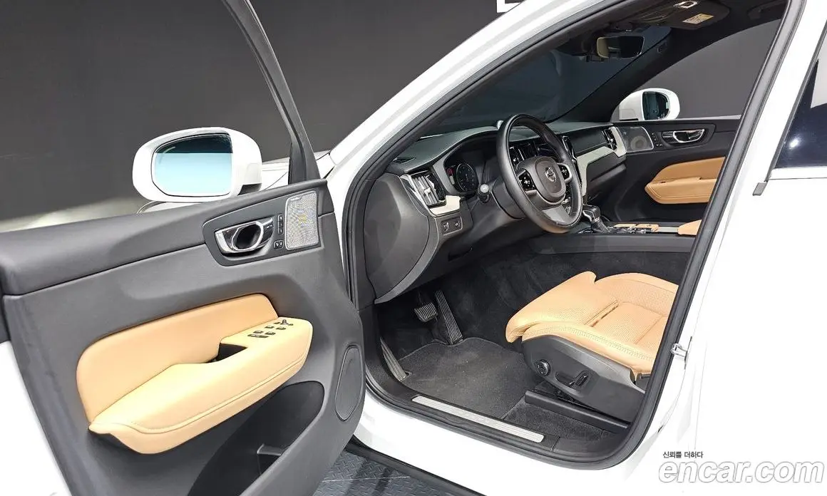 Volvo XC60 2018 2.0 автомат (гидро), фото 13