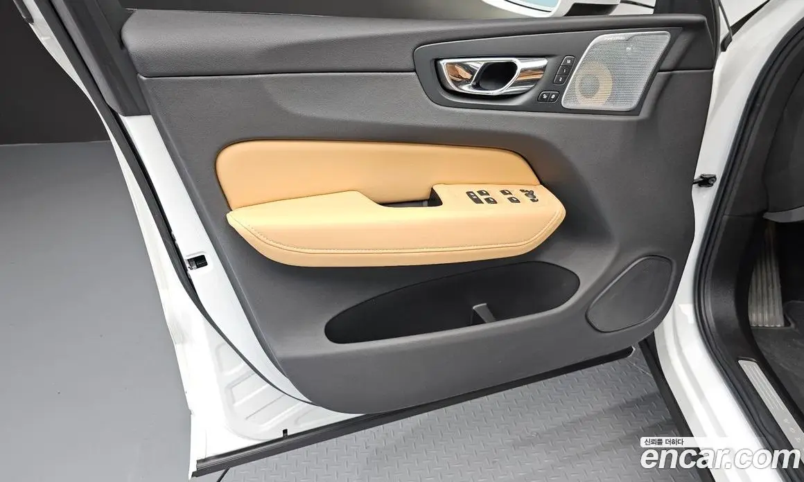 Volvo XC60 2018 2.0 автомат (гидро), фото 14