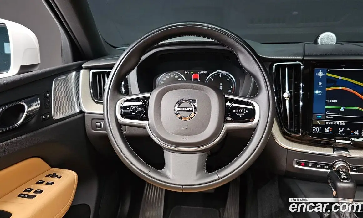 Volvo XC60 2018 2.0 автомат (гидро), фото 18