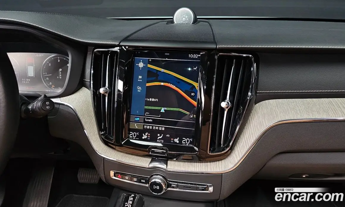Volvo XC60 2018 2.0 автомат (гидро), фото 19