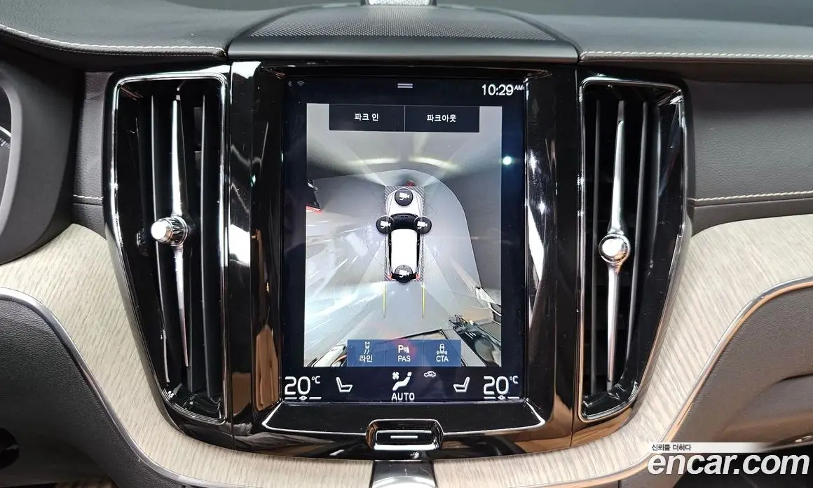 Volvo XC60 2018 2.0 автомат (гидро), фото 20