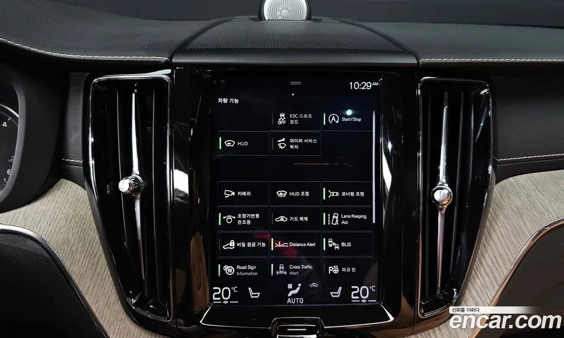 Volvo XC60 2018 2.0 автомат (гидро), фото 21