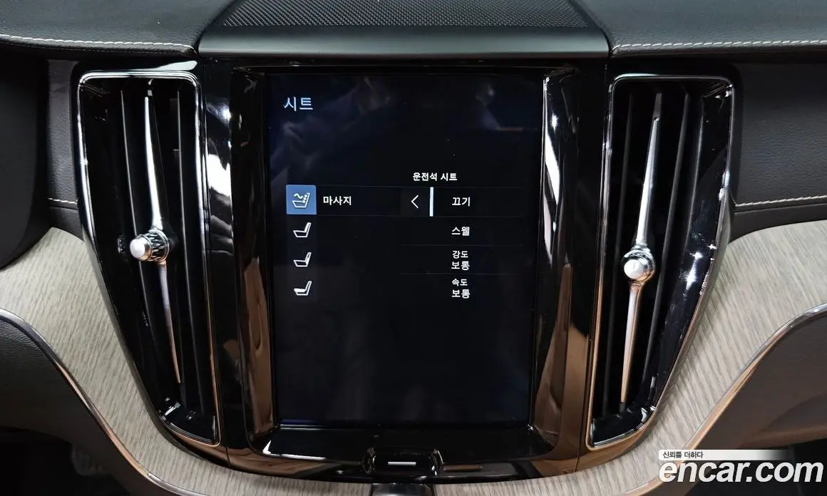 Volvo XC60 2018 2.0 автомат (гидро), фото 23