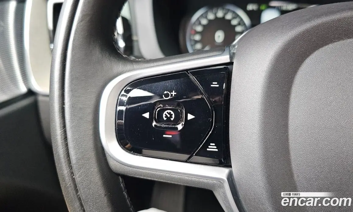 Volvo XC60 2018 2.0 автомат (гидро), фото 27