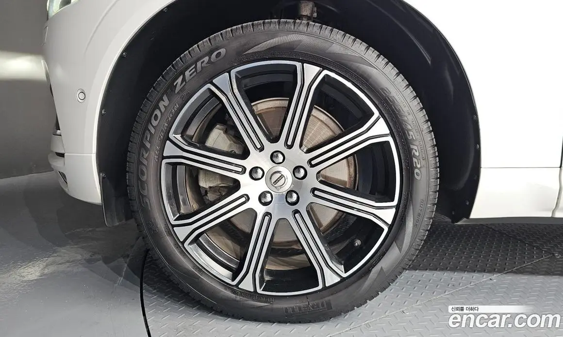 Volvo XC60 2018 2.0 автомат (гидро), фото 5