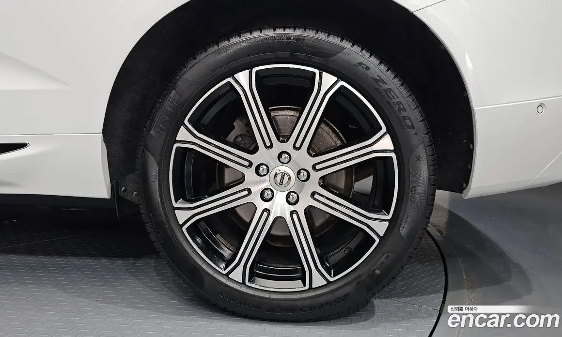 Volvo XC60 2018 2.0 автомат (гидро), фото 7