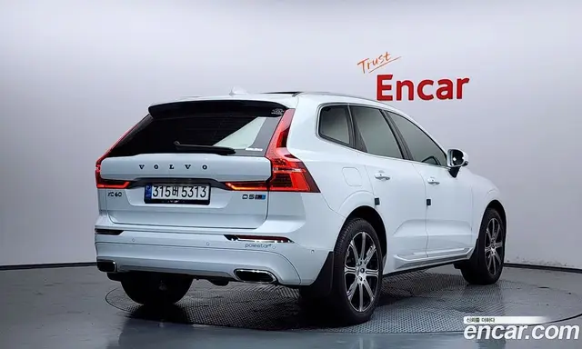 Volvo XC60 2019 2.0 автомат (гидро), миниатюра 2