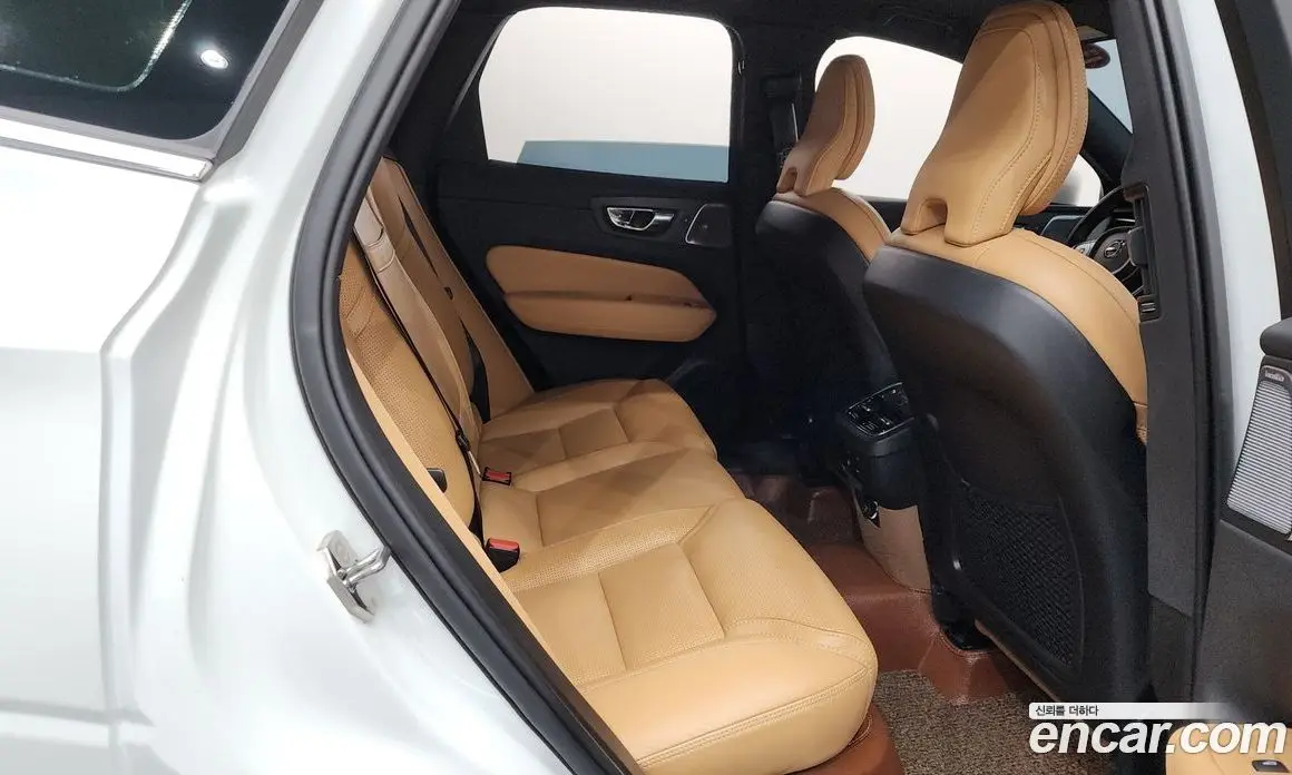 Volvo XC60 2019 2.0 автомат (гидро), фото 11