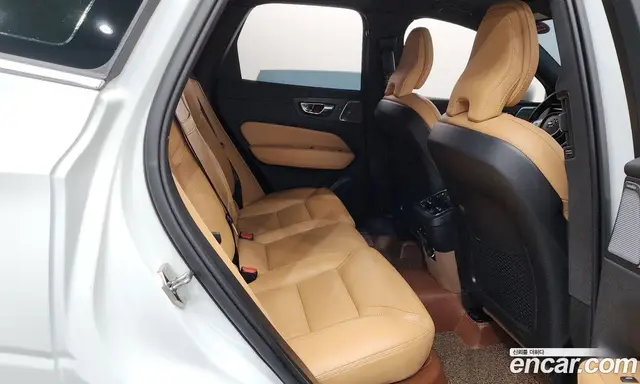 Volvo XC60 2019 2.0 автомат (гидро), миниатюра 11
