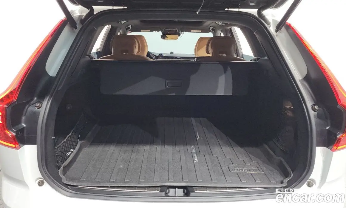 Volvo XC60 2019 2.0 автомат (гидро), фото 18