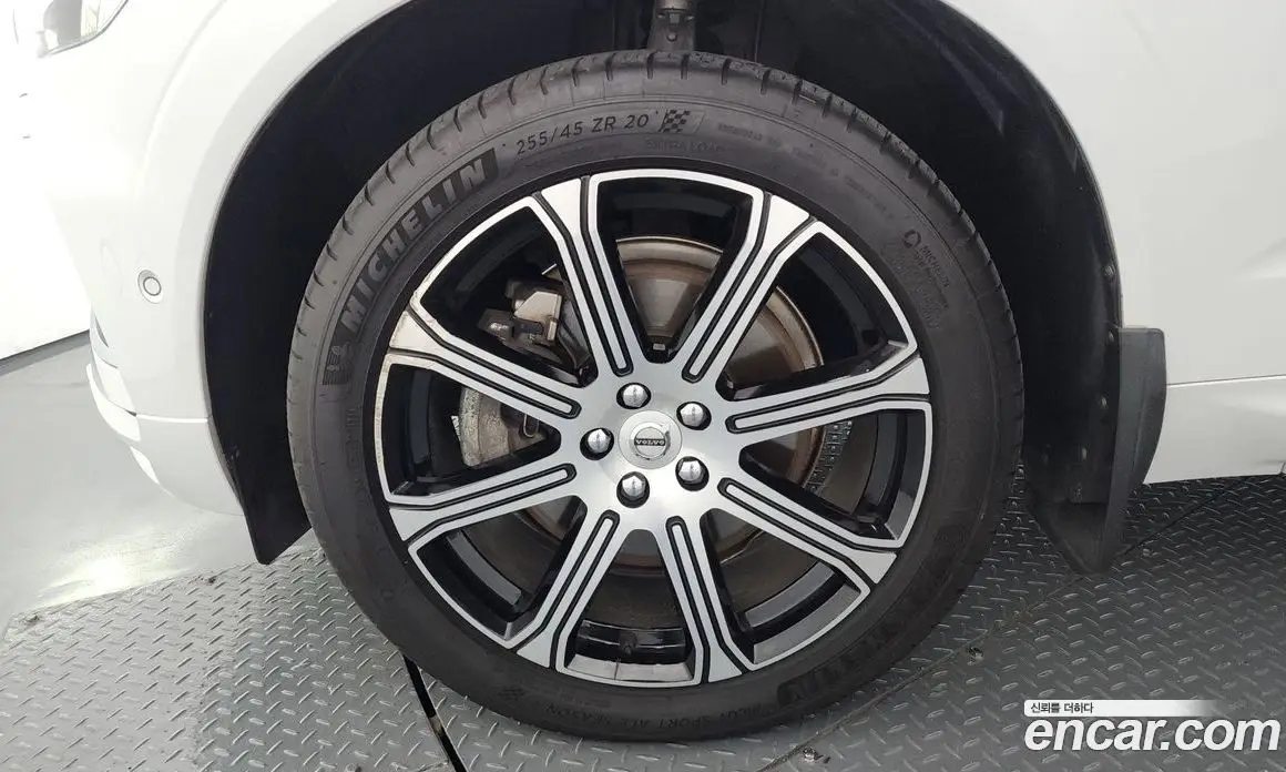 Volvo XC60 2019 2.0 автомат (гидро), фото 5