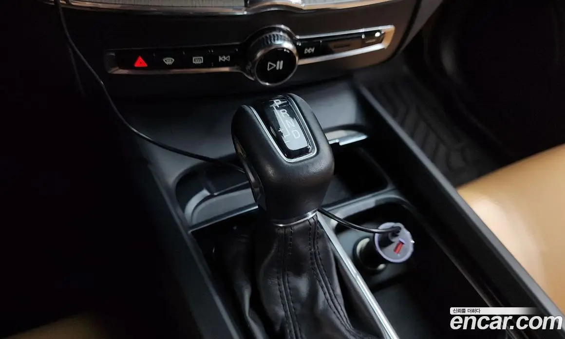 Volvo XC60 2019 2.0 автомат (гидро), фото 9