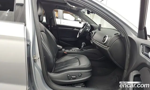 Audi A3 2018 2.0 автомат (гидро), миниатюра 11