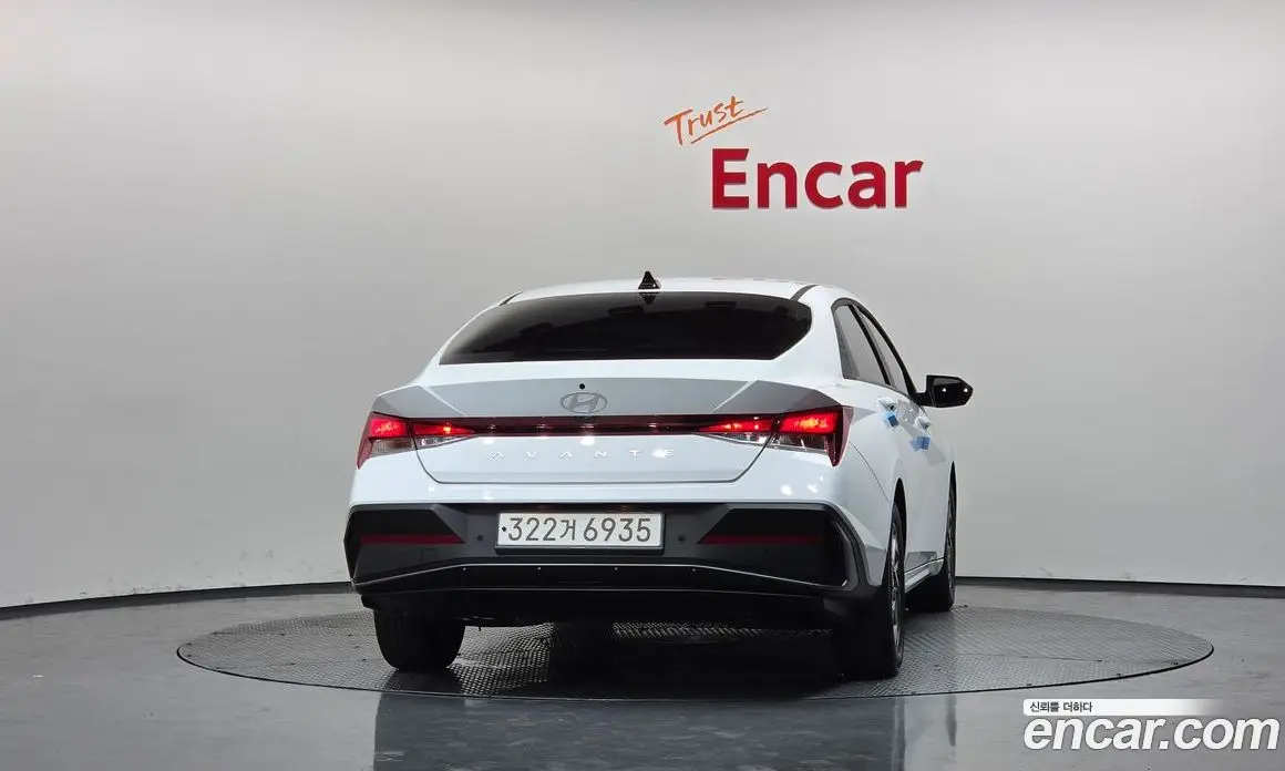 Hyundai Avante 2025 1.6 автомат (гидро), фото 4