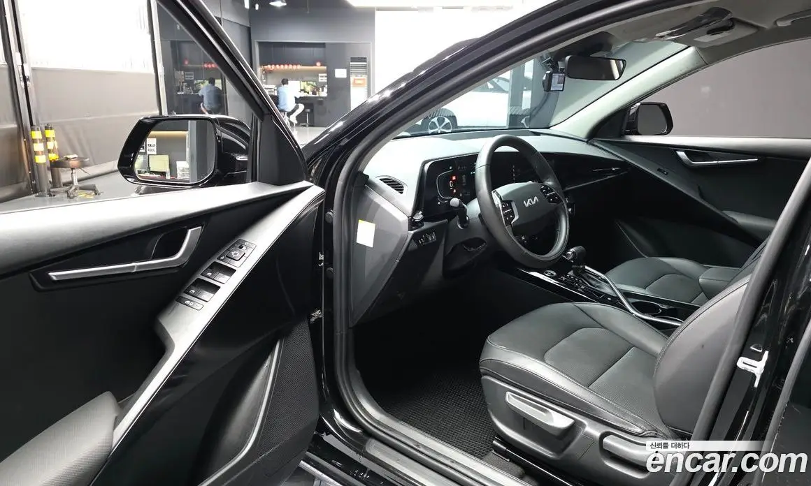 Kia Niro 2022 1.6 автомат (гидро), фото 13