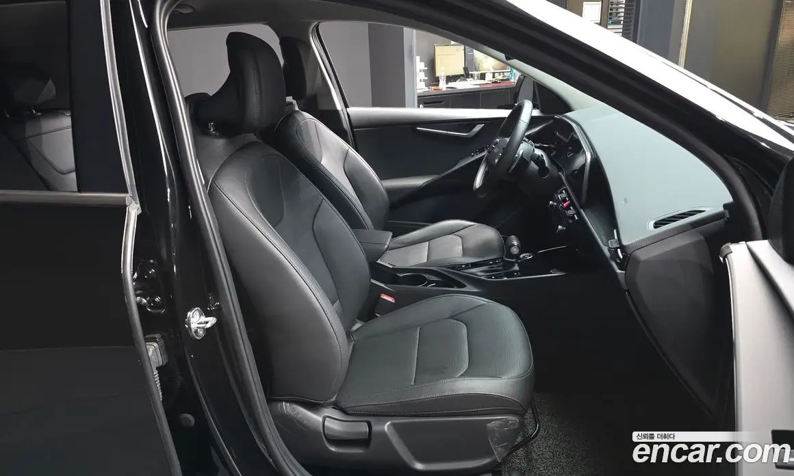 Kia Niro 2022 1.6 автомат (гидро), фото 17