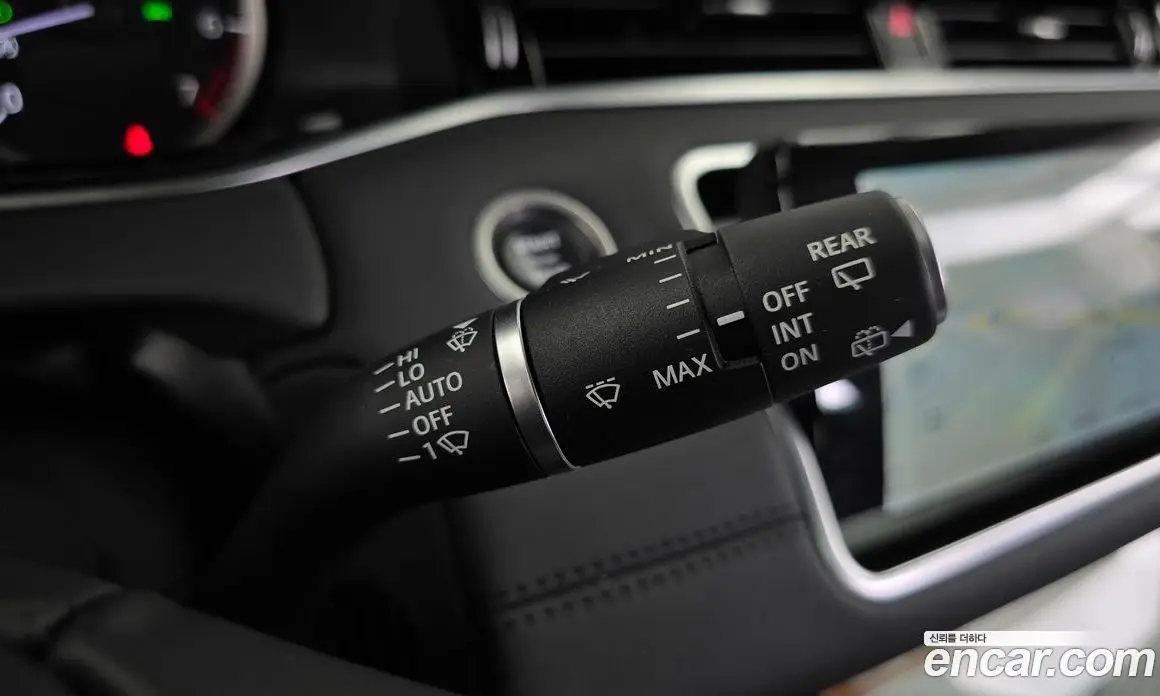 Land Rover Range Rover Evoque 2023 2.0 автомат (гидро), фото 23
