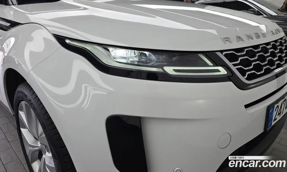 Land Rover Range Rover Evoque 2023 2.0 автомат (гидро), фото 8