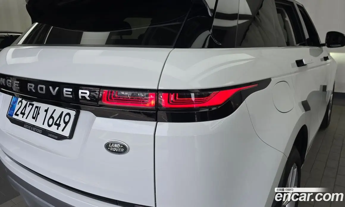 Land Rover Range Rover Evoque 2023 2.0 автомат (гидро), фото 9