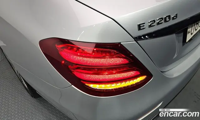 Mercedes-Benz E-Class 2017 1.9 автомат (гидро), миниатюра 9