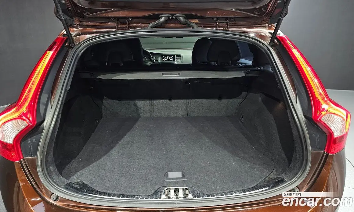Volvo V60 2016 2.5 автомат (гидро), фото 20