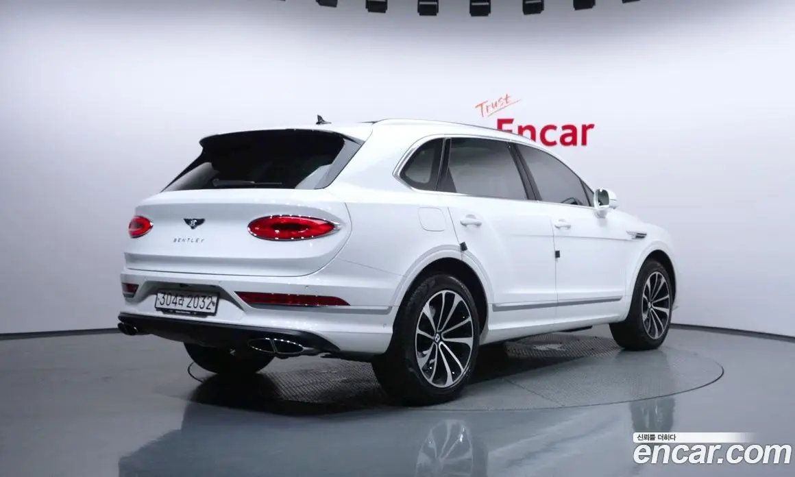 Bentley Bentayga 2024 4.0 автомат (гидро), фото 2 Bentley Bentayga 2024 4.0 автомат (гидро), фото 2