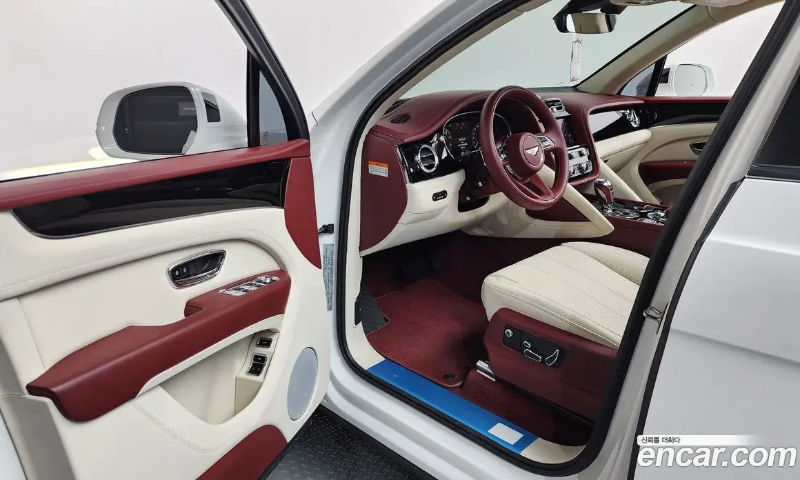 Bentley Bentayga 2024 4.0 автомат (гидро), фото 13 Bentley Bentayga 2024 4.0 автомат (гидро), фото 13