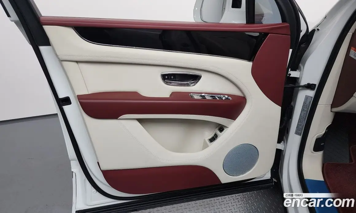 Bentley Bentayga 2024 4.0 автомат (гидро), фото 14 Bentley Bentayga 2024 4.0 автомат (гидро), фото 14