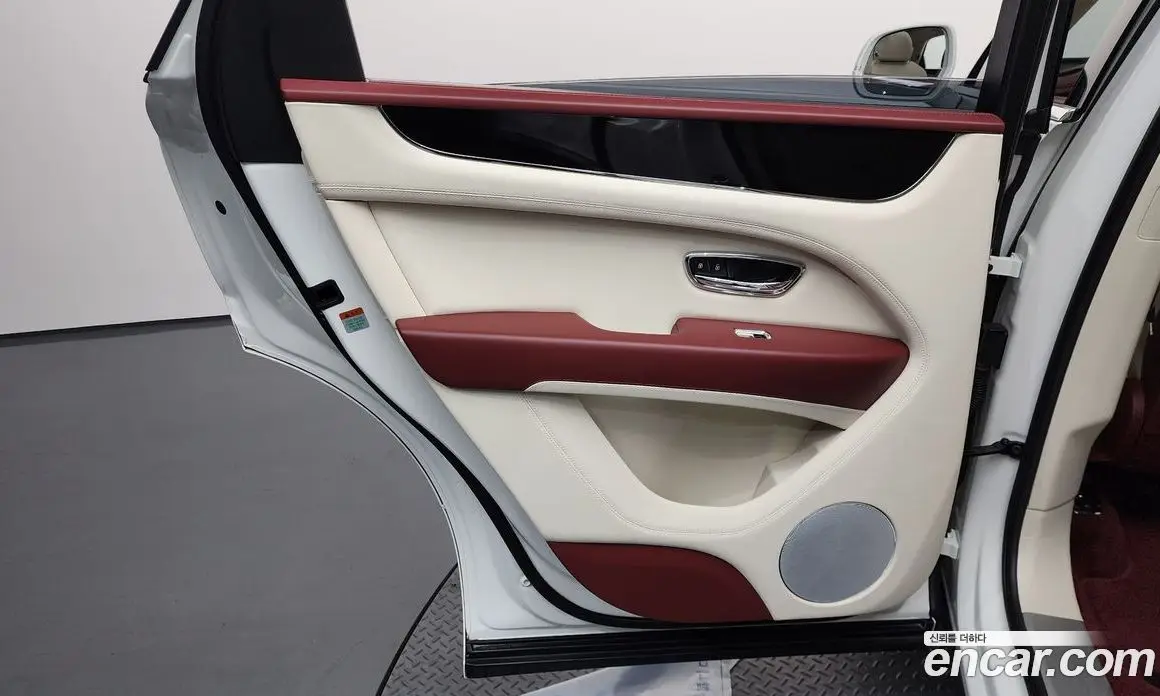 Bentley Bentayga 2024 4.0 автомат (гидро), фото 15 Bentley Bentayga 2024 4.0 автомат (гидро), фото 15