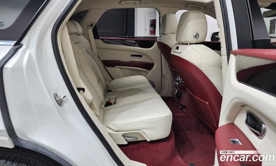 Bentley Bentayga 2024 4.0 автомат (гидро), фото 17 Bentley Bentayga 2024 4.0 автомат (гидро), фото 17