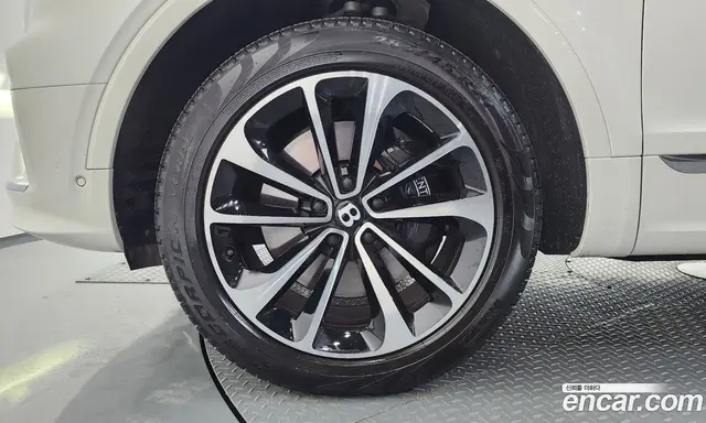 Bentley Bentayga 2024 4.0 автомат (гидро), миниатюра 5 Bentley Bentayga 2024 4.0 автомат (гидро), миниатюра 5