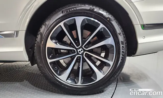 Bentley Bentayga 2024 4.0 автомат (гидро), миниатюра 7 Bentley Bentayga 2024 4.0 автомат (гидро), миниатюра 7